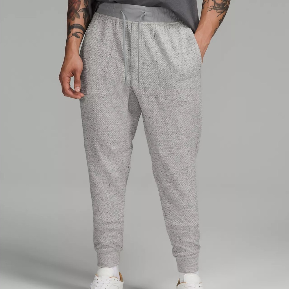 Lulu Lemon Men’s At Ease Jogger in Heather Grey